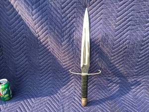 lot 34 image: Medieval Style 14 Dagger