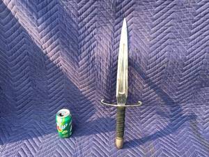 lot 38 image: Medieval Style 14 Dagger