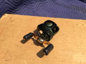 lot 45 image: Bass Pro Shops Extreme ETX10SE Baitcasting Reel