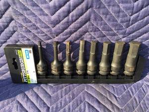 lot 63 image: Pittsburgh 12dr 8pc. Impact Hex Driver Set-Metric