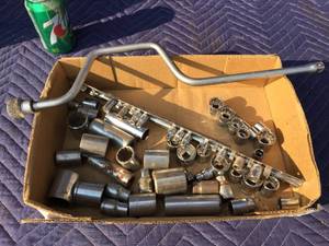 lot 65 image: Variety 38-12dr Sockets