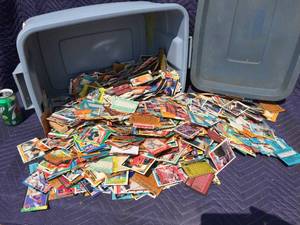 lot 74 image: Hundreds Vintage 1980s-90s Baseball Cards