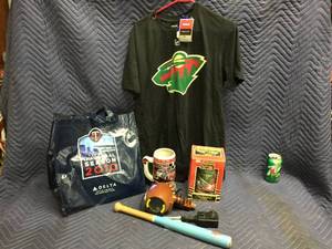 lot 129 image: MN Sports Items - Nascar Steins