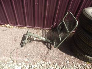 lot 10 image: Portable Tree Stand