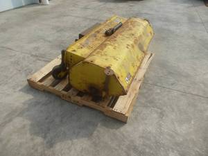 lot 5 image: John Deere 51 Sweeper