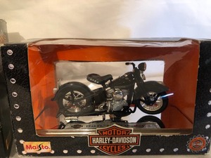 lot 49 image: Harley Davidson Motorcycle collectibles