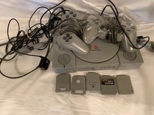 lot 5 image: Playstation game system