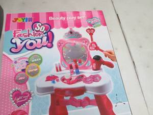 Joyin Beauty Play Set open box...