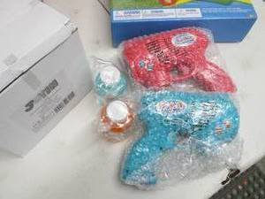 2 Bubble Guns open box Retail $31.9...