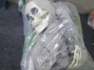 Spooky Hanging Skeleton Halloween D...