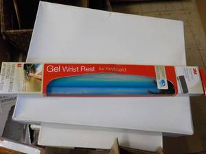 lot 21 image: Gel Wrist Rest...