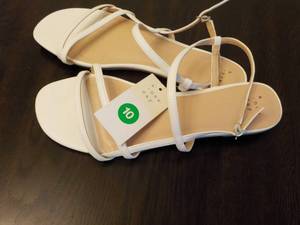 lot 61 image: A New Day size 10 sandals...