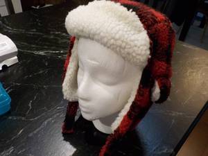 lot 69 image: Childs Winter Hat...