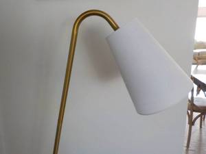 lot 81 image: Gold Leaning Floor Lamp...