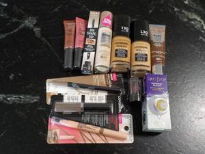 lot 113 image: Make Up Assortment...