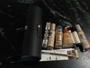 lot 117 image: Cylinder Brush Case with Make up...