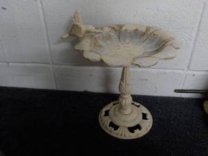 lot 230 image: Cast Iron Bird Bath- 11 x 10...