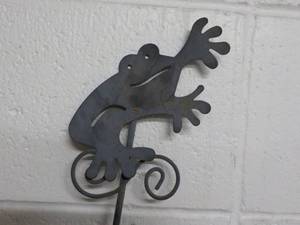 lot 236 image: Metal Frog Outdoor Stake 27 tall...