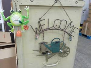 lot 224 image: Iron Welcome and Frog Chime...