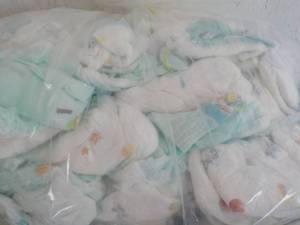 lot 313 image: Bag of 100 or so Diapers Newborn- 3...