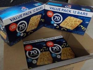lot 405 image: Case of 4 Boxes Fiber One Lemon Bar...