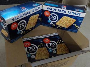 lot 406 image: Case of 4 Boxes Fiber One Lemon Bar...