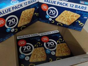 lot 407 image: Case of 4 Boxes Fiber One Lemon Bar...