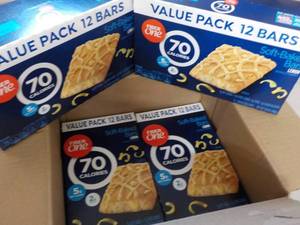 lot 408 image: Case of 4 Boxes Fiber One Lemon Bar...
