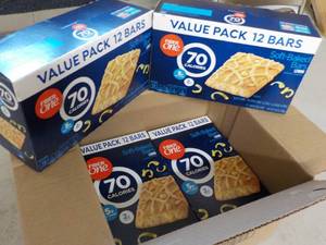 lot 409 image: Case of 4 Boxes Fiber One Lemon Bar...