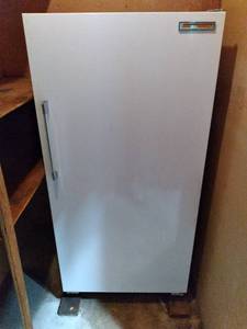 lot 64 image: Large White Upright Freezer