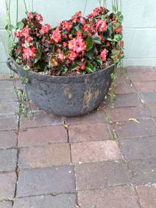 lot 69 image: Gorgeous Cast Iron Outdoor Patio Planter