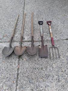 lot 72 image: Lot of (4) Shovels and (1) Pitchfork