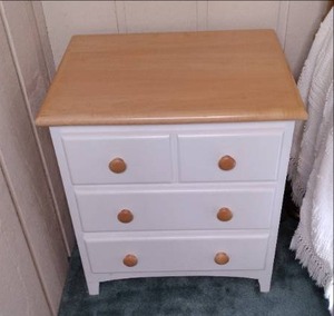 lot 3 image: Well-Loved White 3-Drawer Side Dresser 