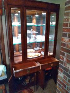 lot 16 image: Stunning Large Vintage Lighted Hutch with Crystal and More