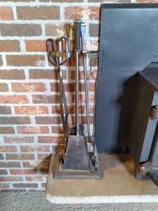 lot 28 image: Handy Fireplace Tool Set with Matching Stand 
