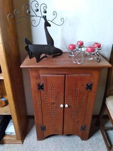 lot 29 image: Superb Vintage Wooden Side Cabinet and All the Contents 