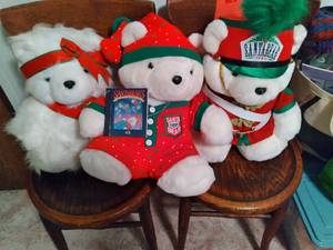 lot 129 image: Adorable Set of (3) Vintage Santa Bears (22)