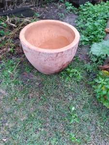 lot 133 image: Large Ceramic Planter
