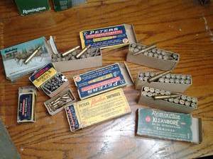 lot 261 image: Assortment of .22 3060  30-30 Ammunition Cartridges Holiday, Western, Remington