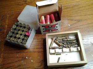 lot 268 image: Flexcut Wide Palm Carving Tool Set and Western 12 Gauge Shotgun Shells 