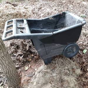 lot 162 image: Heavy Duty Black Plastic Garden Cart 