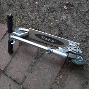 lot 179 image: Folding Razor Scooter with Adjustable Height and Brakes