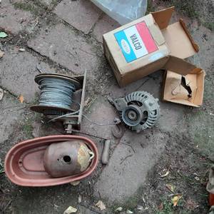 lot 184 image: Mountable Hand-Crank Winch Hoist, Valco Alternator, Plastic Platers, Birdhouse