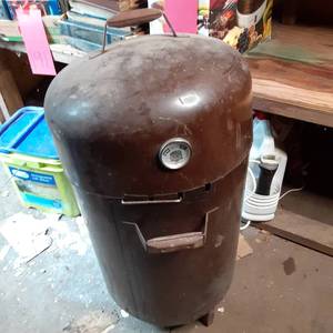 lot 195 image: Excellent Condition Smoker Products Inc. Mr. Meat Smoker 