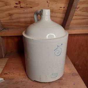 lot 205 image: Beautiful Vintage Authentic Glazed Red Wing Water Jug Style Crock 