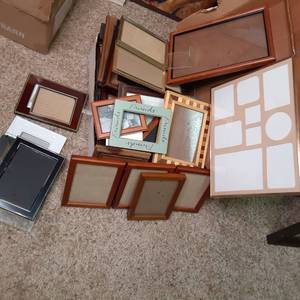 lot 237 image: A Whole Lot of Picture Frames 