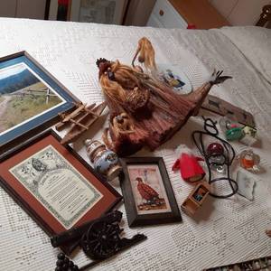 lot 328 image: Unique Wall and Shelf Home Decor Galore 