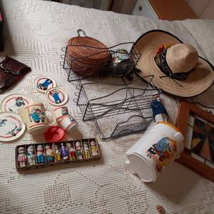 lot 330 image: Gorgeous Open-Top Picnic Basket and Accessories 