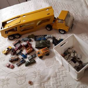 lot 332 image: Vintage Metal Tonka Truck and Car Carrier and Other Die Cast Vehicles 