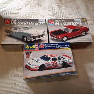 lot 338 image: Ertl and Revell Model Cars in Original Packaging Ford and Harvick Monte Carlo 